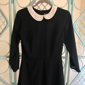 Mid length dress, Peter Pan collar.